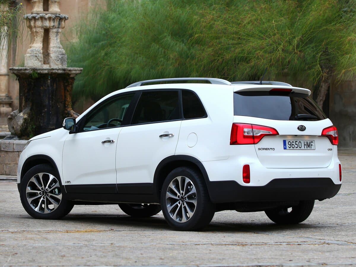 Kia Sorento II Restayling — 3/4 arxadan