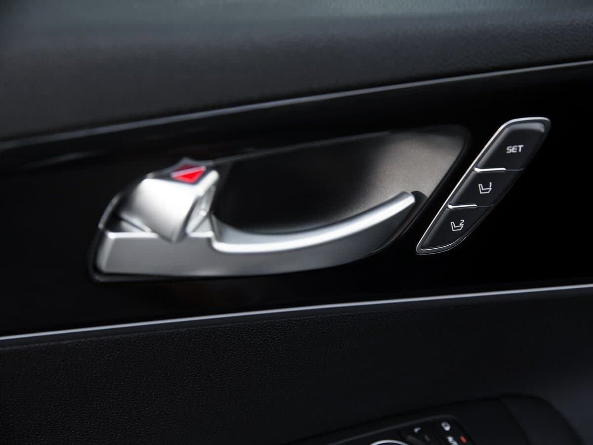 Kia Sorento III Prime Restayling — Qapı