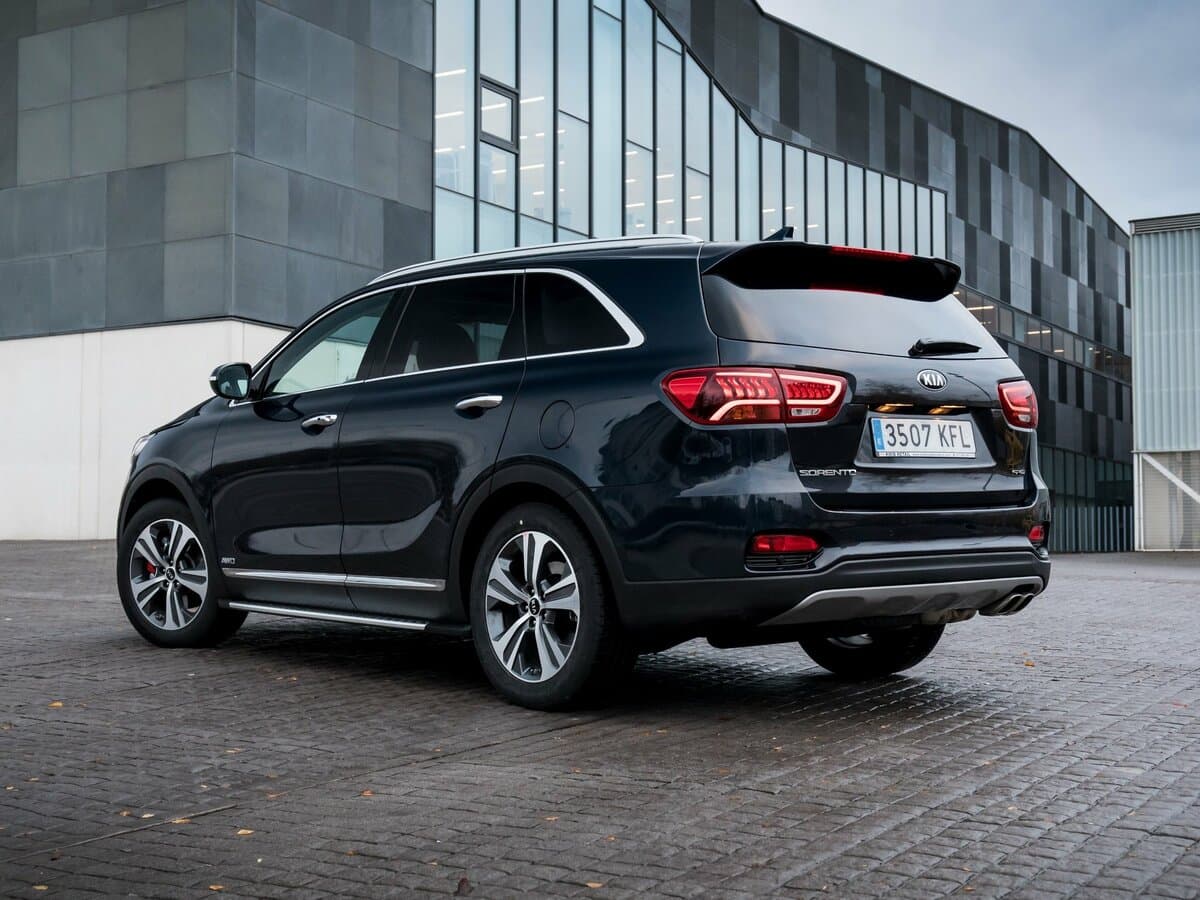 Kia Sorento III Prime Restayling — 3/4 arxadan