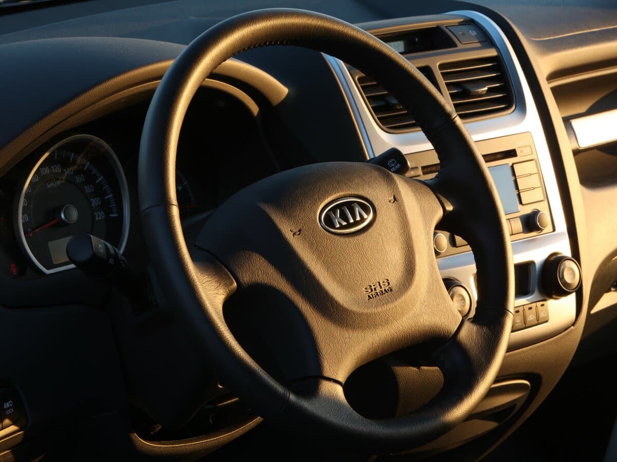 Kia Sportage II Restayling — Sükan