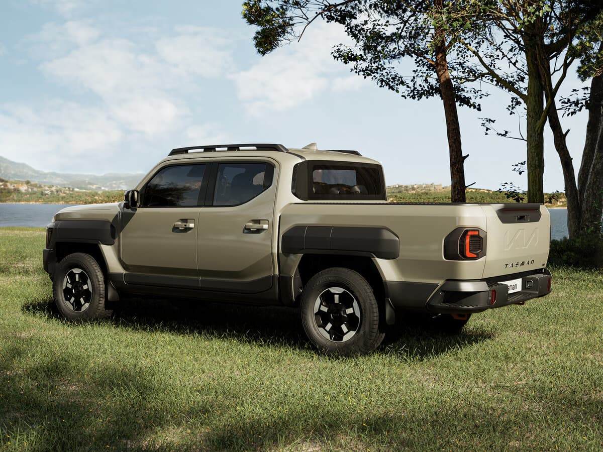 Kia Tasman 2025 – indiyədək — 3/4 arxadan