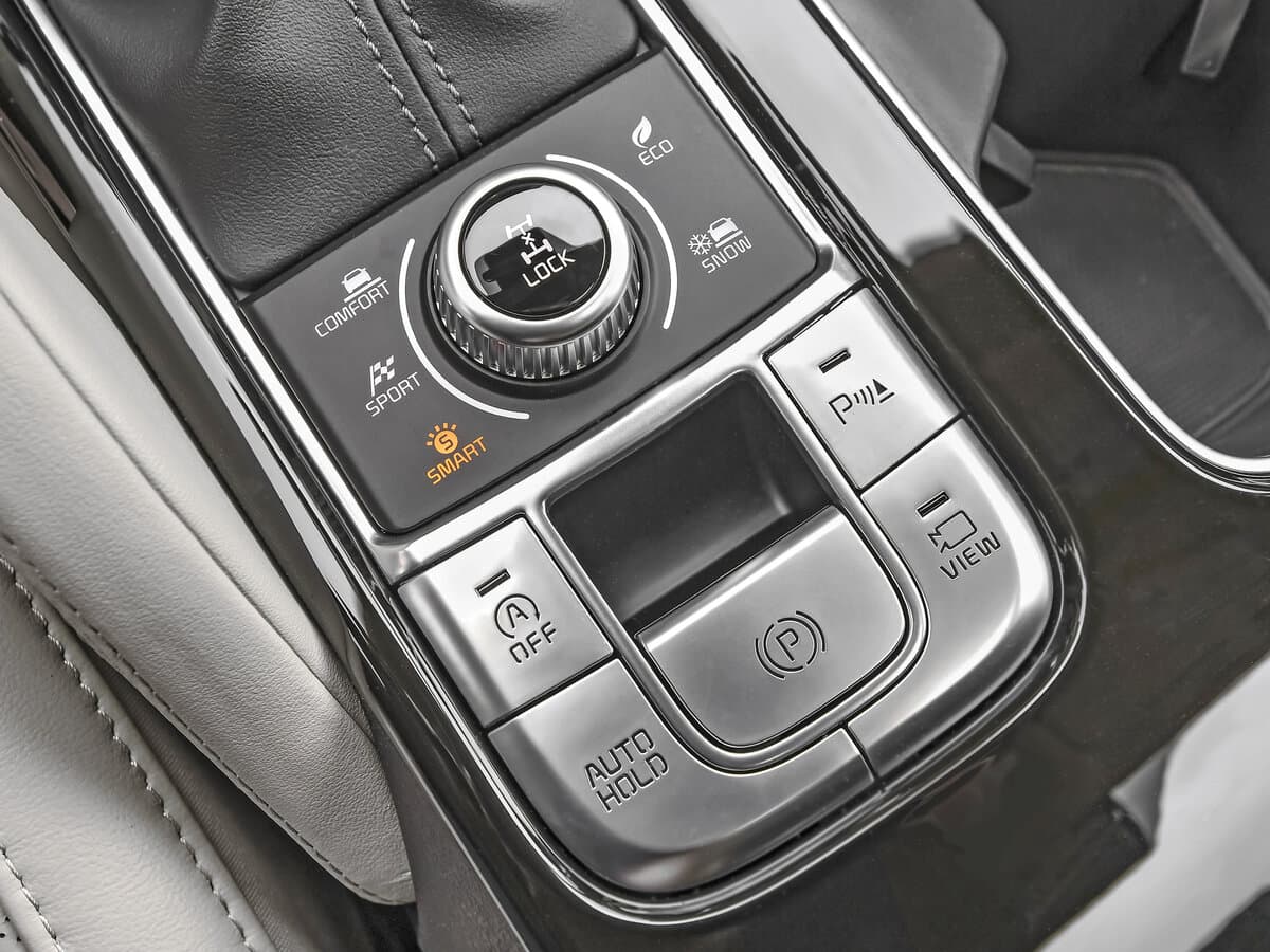 Kia Telluride I — Salon, öndən