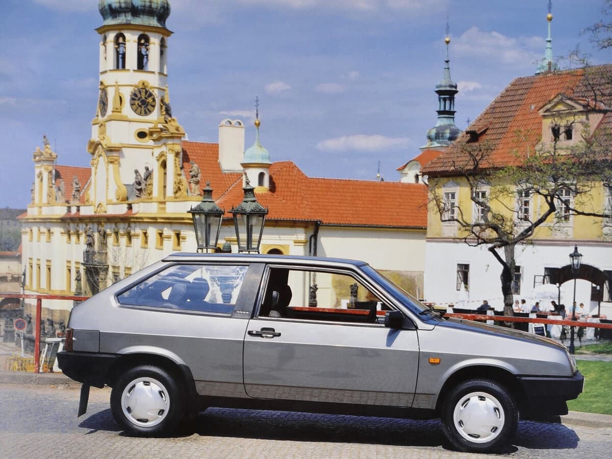 Lada (Vaz) 2108 1984 – 2005 — Yandan