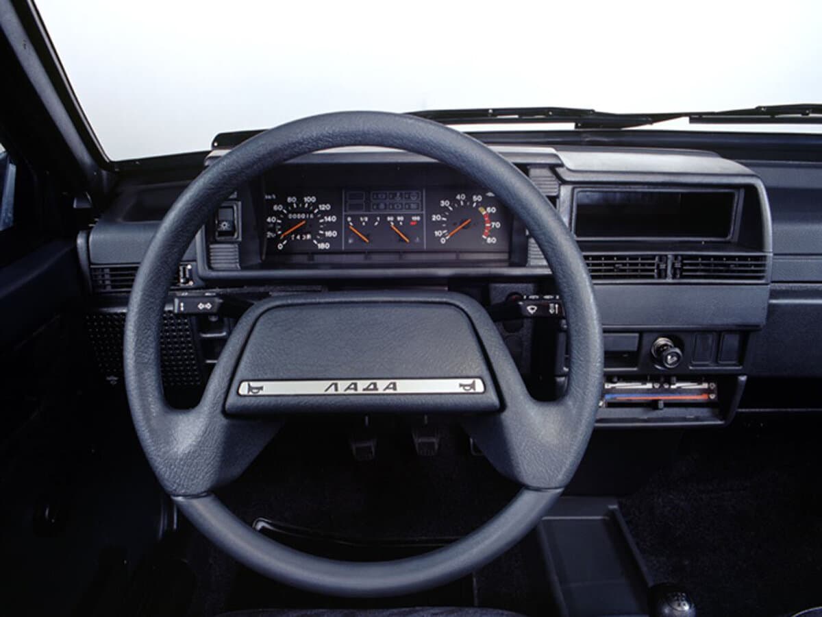 Lada (Vaz) 2108 1984 – 2005 — Sükan