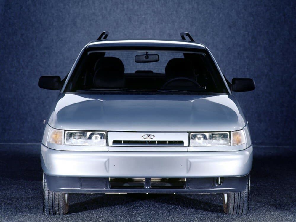 Lada (Vaz) 2111 1997 – 2014 — Öndən
