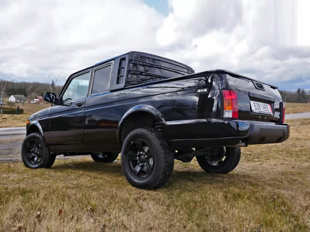 Lada (Vaz) 2329 1995 – 2019 — 3/4 arxadan
