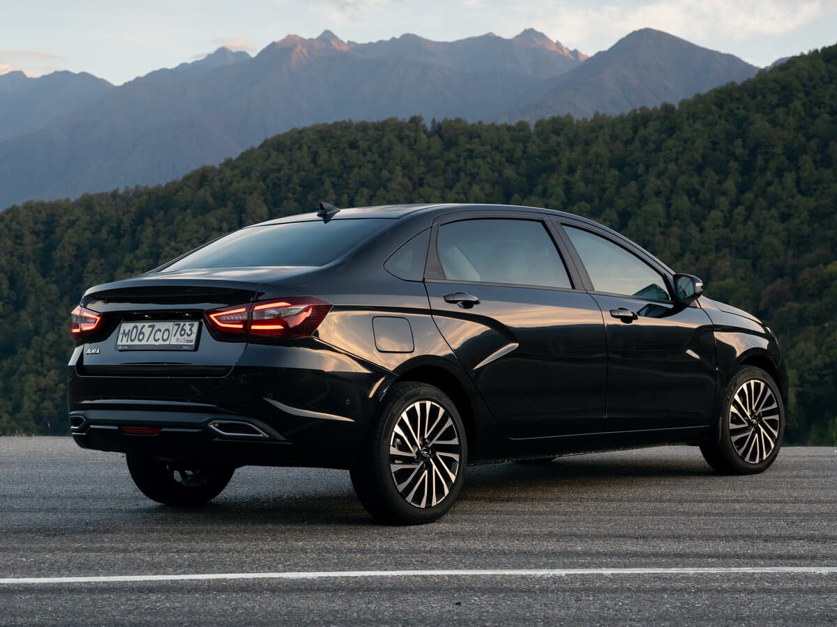 Lada (Vaz) Aura 2023 – indiyədək — 3/4 arxadan