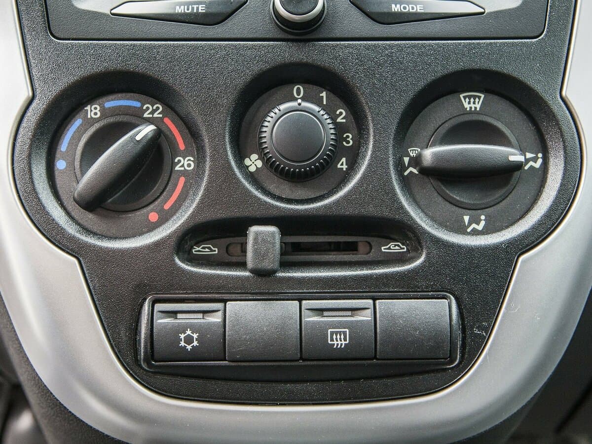 Lada (Vaz) Granta I — Salon, arxadan