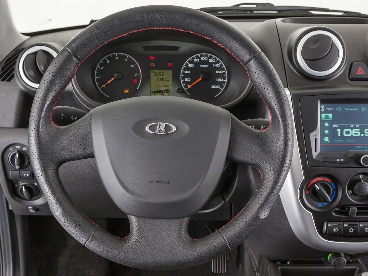 Lada (Vaz) Granta I — Sükan