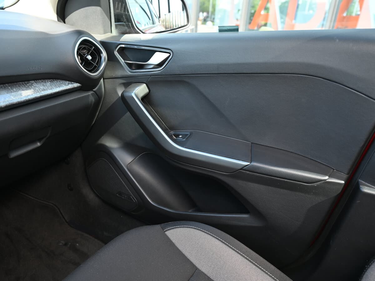 Lada (Vaz) Iskra 2025 – indiyədək — Qapı
