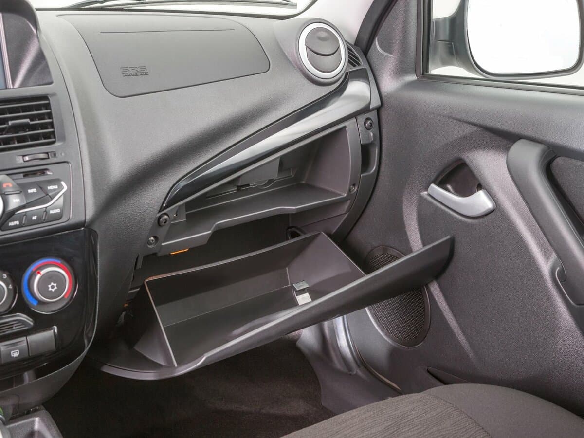 Lada (Vaz) Kalina II — Salon, arxadan