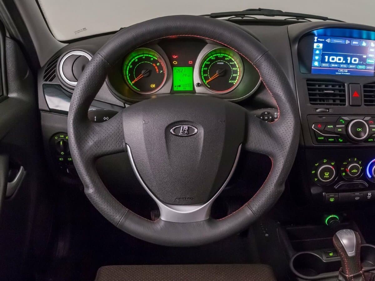 Lada (Vaz) Kalina II — Sükan