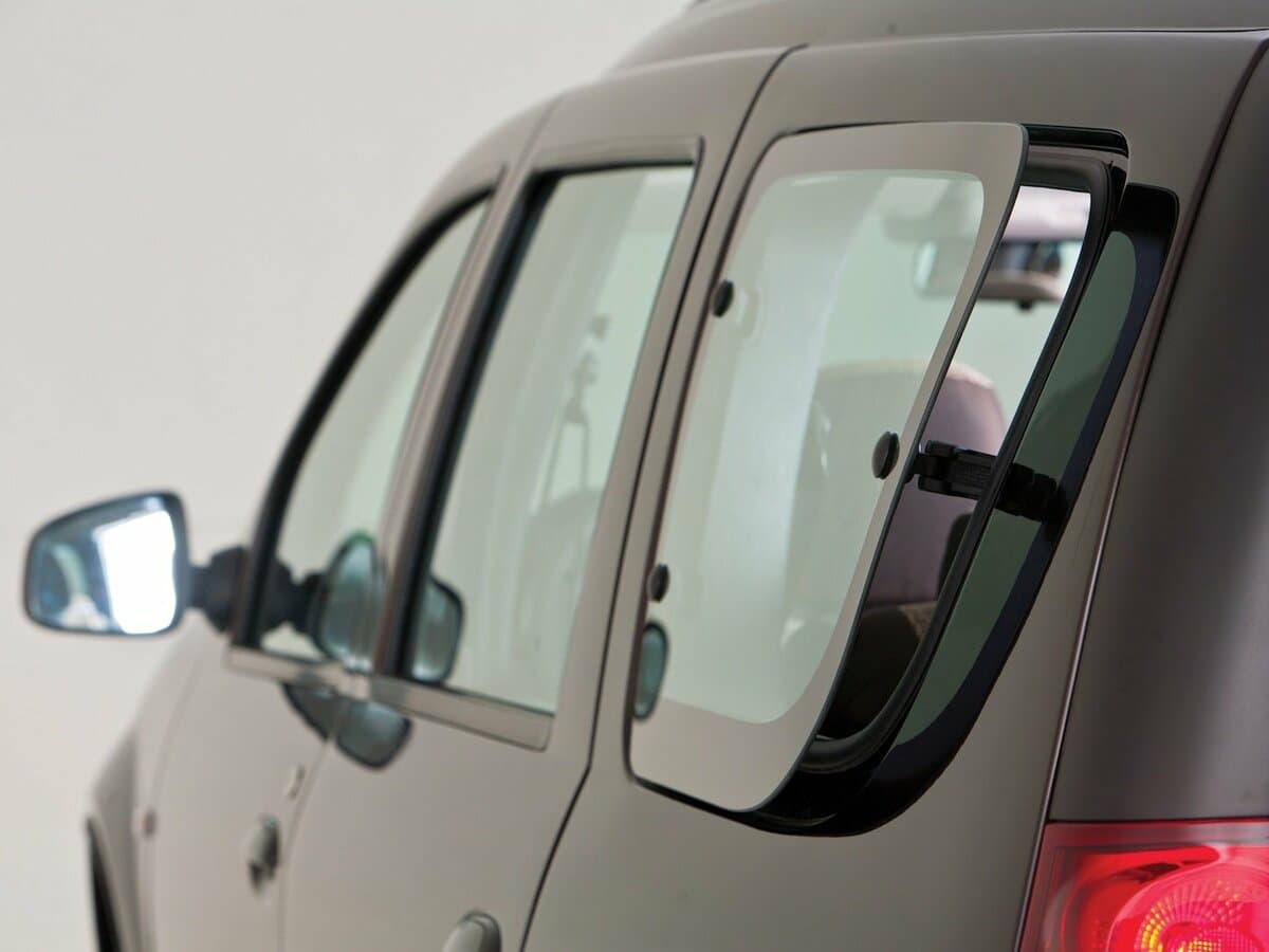Lada (Vaz) Largus I — Salon, öndən