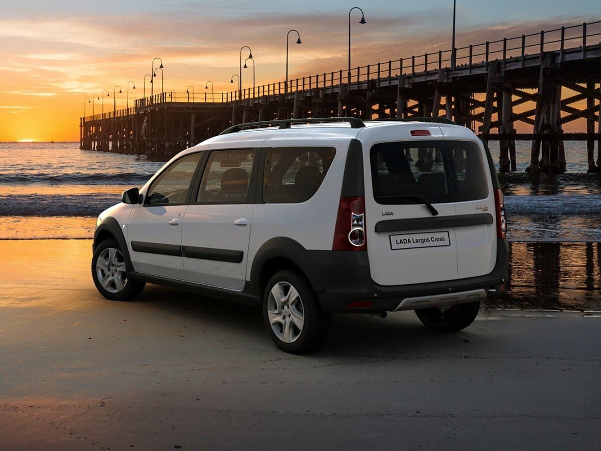 Lada (Vaz) Largus I — 3/4 arxadan