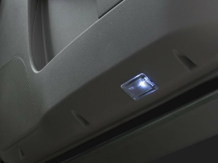Lada (Vaz) Priora I — Salon, öndən