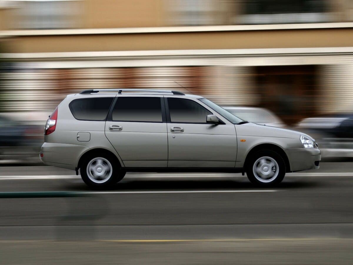 Lada (Vaz) Priora I — Yandan