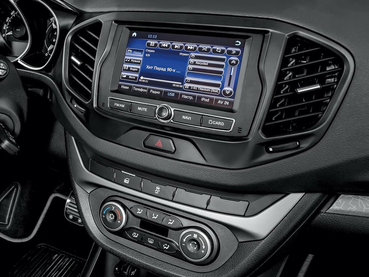 Lada (Vaz) Vesta I — Salon, öndən