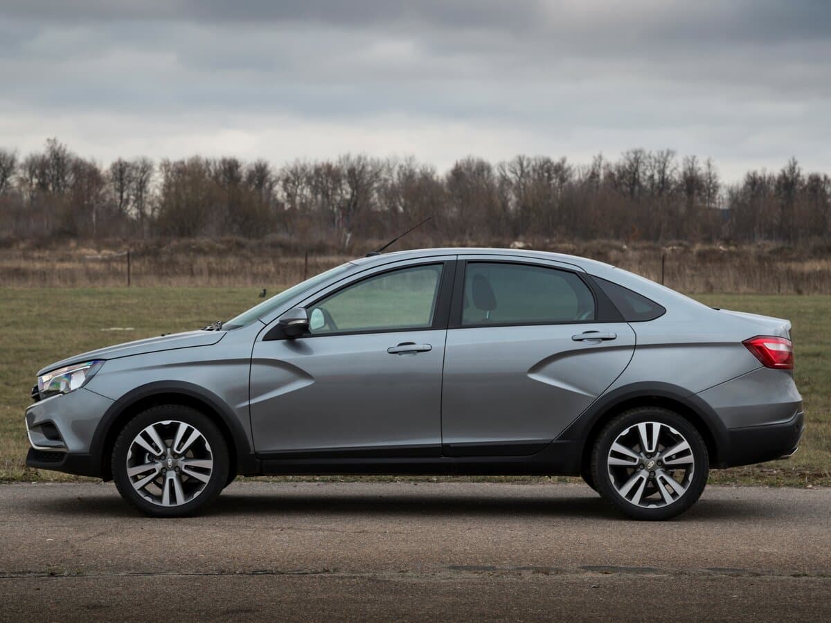 Lada (Vaz) Vesta I — Yandan
