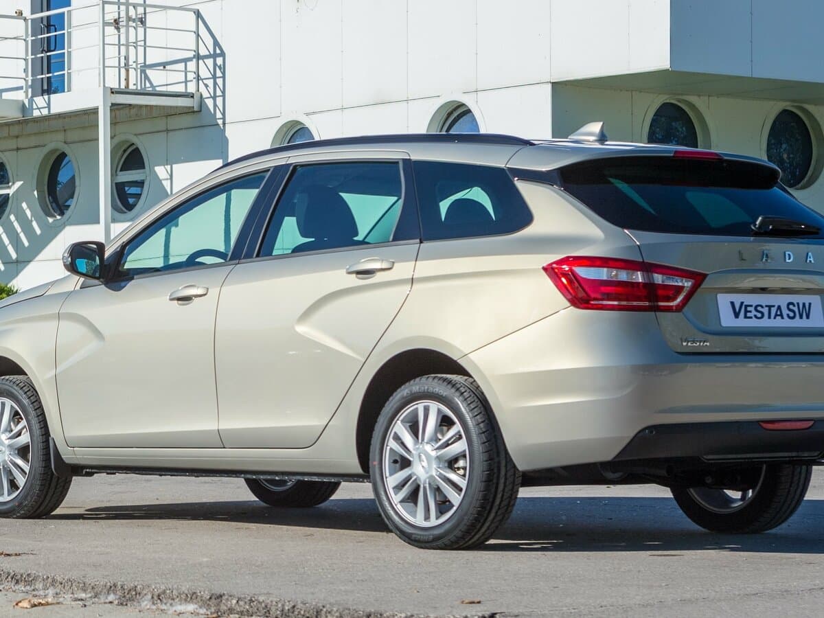 Lada (Vaz) Vesta I — 3/4 arxadan