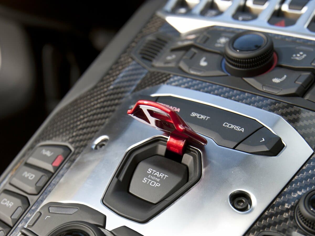 Lamborghini Aventador I — Salon, öndən