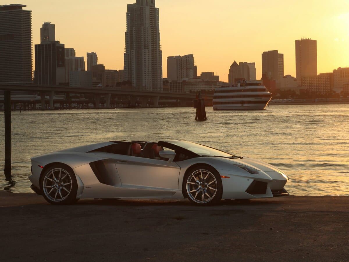 Lamborghini Aventador I — Yandan