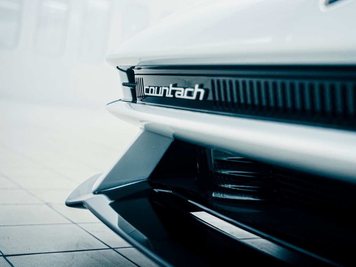 Lamborghini Countach LPI 800-4 2021 – 2023 — Salon, öndən