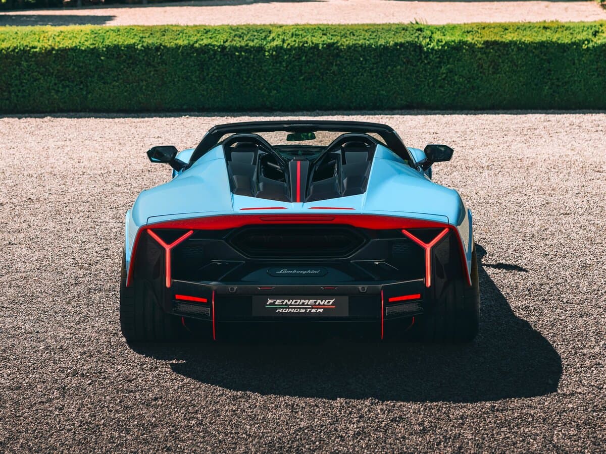 Lamborghini Fenomeno 2025 – indiyədək — Arxadan