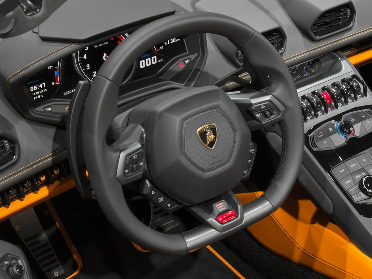 Lamborghini Huracán I — Sükan