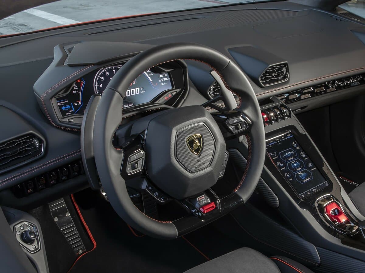 Lamborghini Huracán I Restayling — Sükan