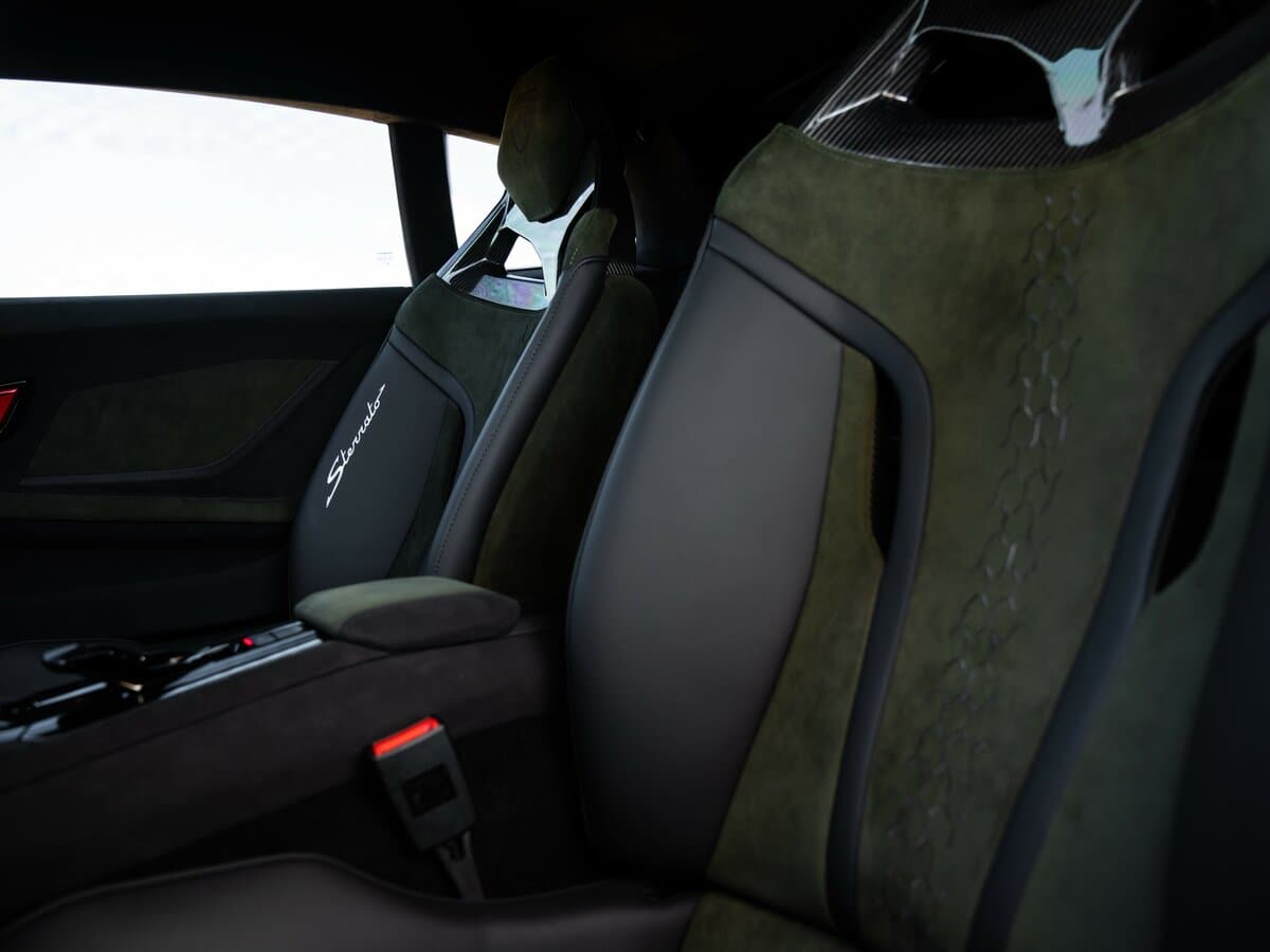 Lamborghini Huracán I Restayling — Salon, öndən