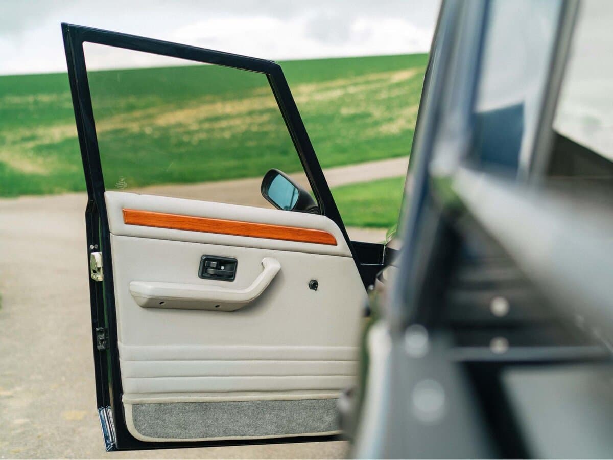 Lamborghini LM002 1986 – 1993 — Qapı