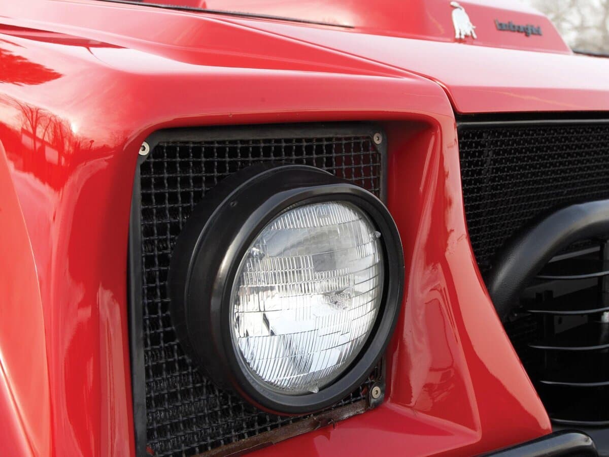 Lamborghini LM002 1986 – 1993 — Fara