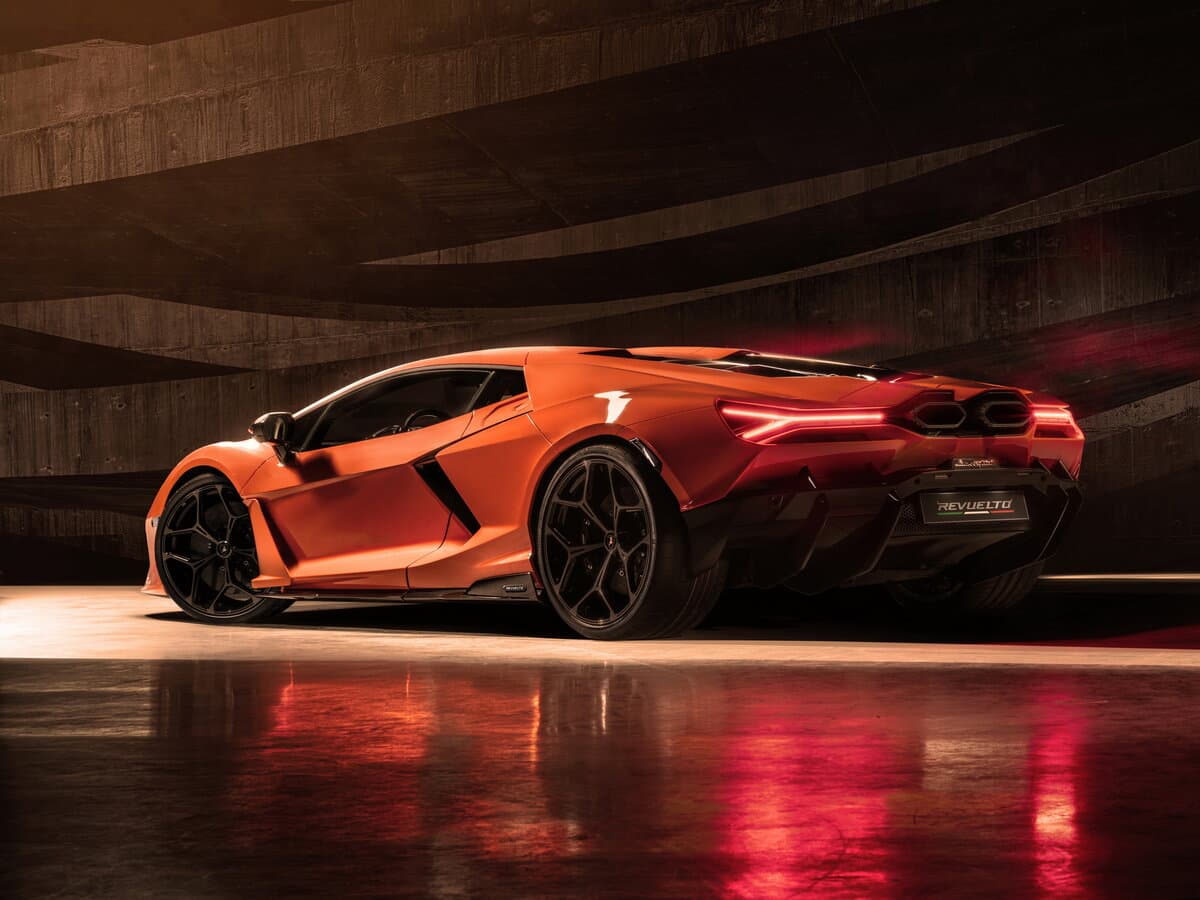 Lamborghini Revuelto 2023 – indiyədək — 3/4 arxadan