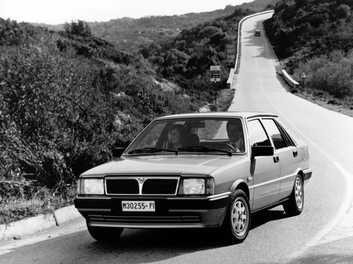 Lancia Prisma 1982 – 1989 — Öndən