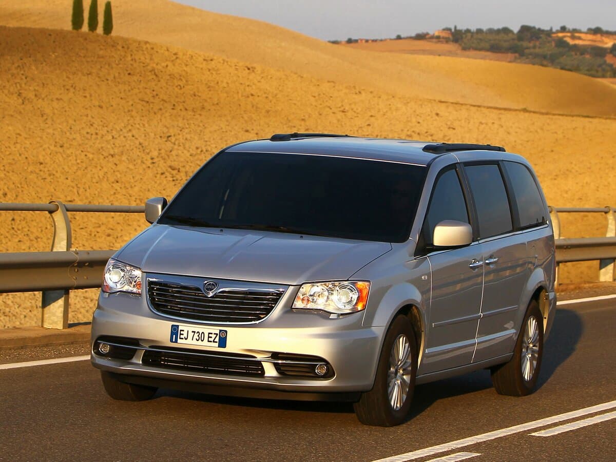 Lancia Voyager 2011 – 2015 — Əsas şəkil