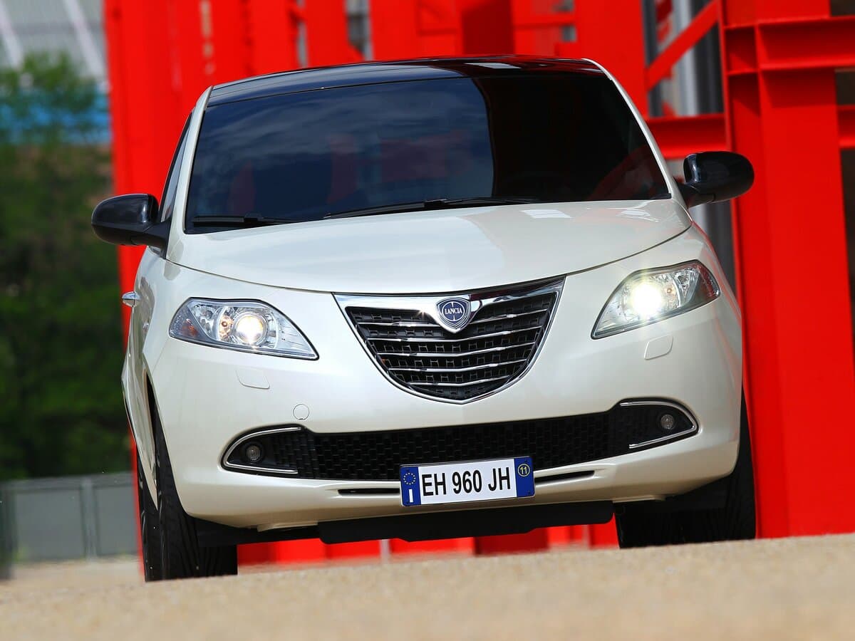 Lancia Ypsilon III (Type 846) — Öndən