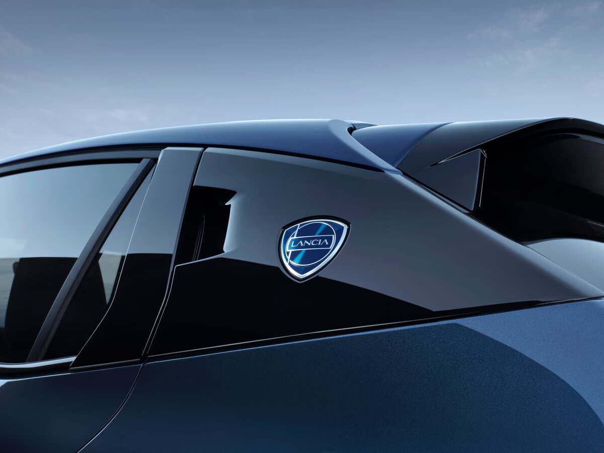 Lancia Ypsilon IV (Type L21) — Salon, arxadan