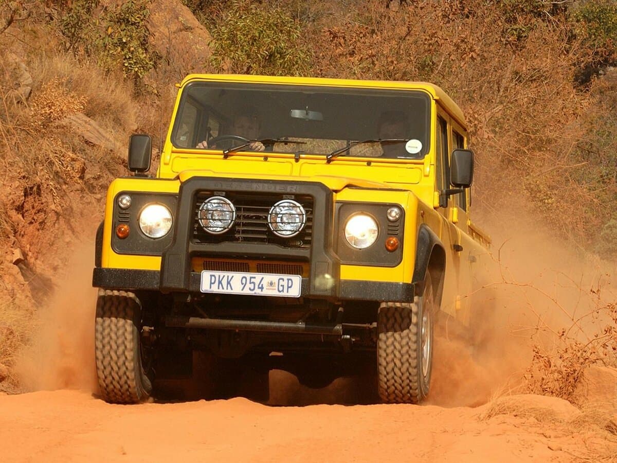 Land Rover Defender I — Öndən