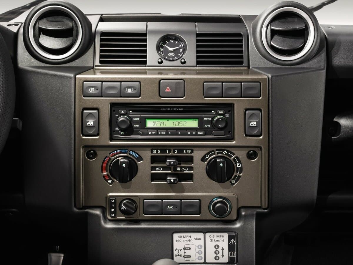 Land Rover Defender I Restayling — Salon, öndən