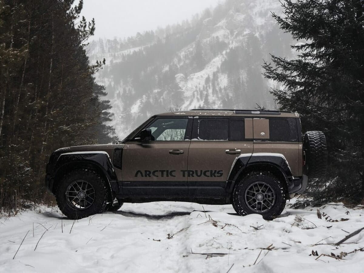 Land Rover Defender II — Yandan