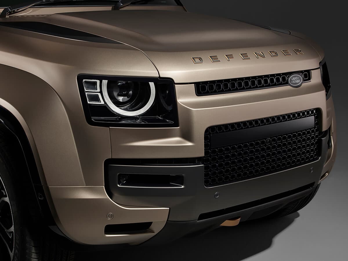 Land Rover Defender II — Fara
