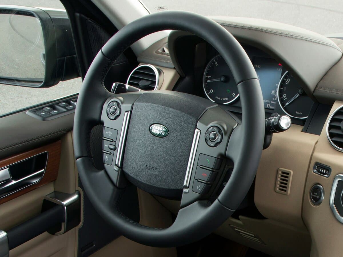 Land Rover Discovery IV — Sükan
