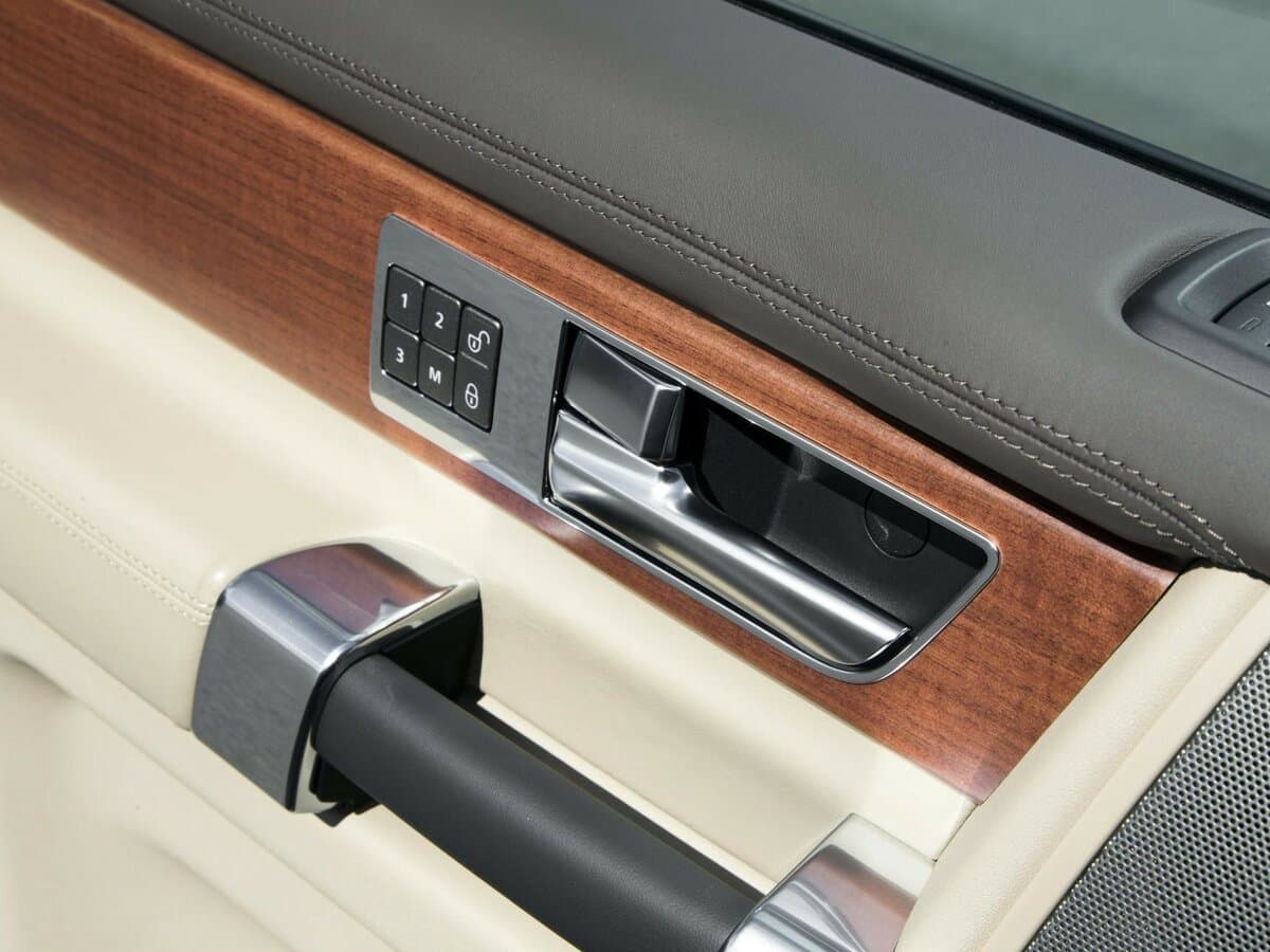 Land Rover Discovery IV Restayling — Qapı