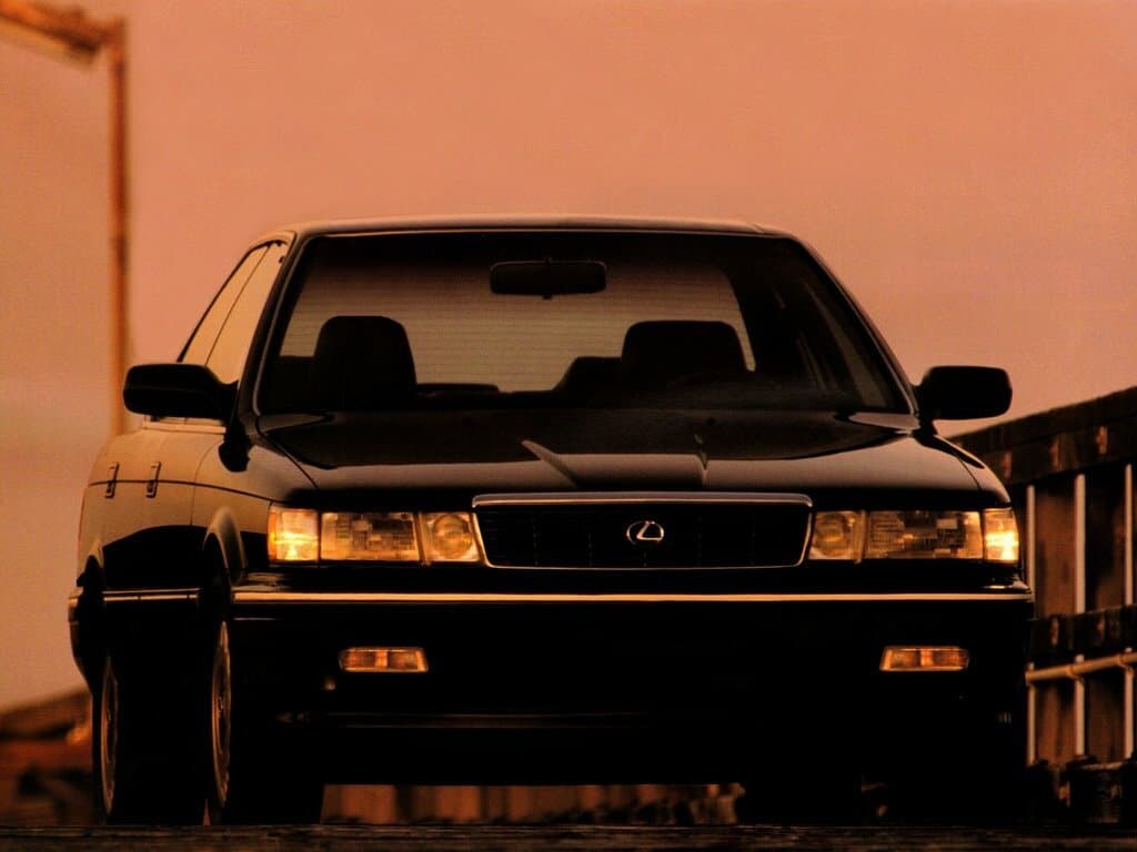 Lexus ES I — Öndən