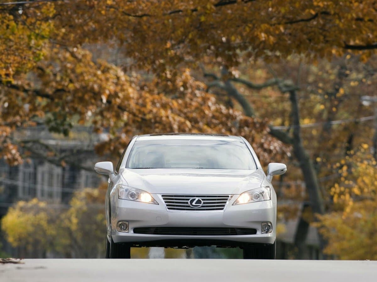 Lexus ES V Restayling — Öndən