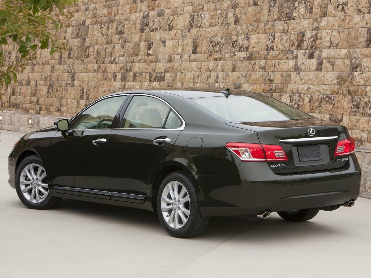 Lexus ES V Restayling — 3/4 arxadan