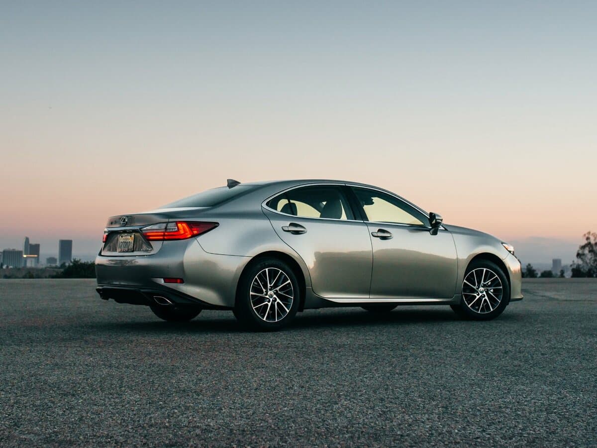 Lexus ES VI Restayling — 3/4 arxadan