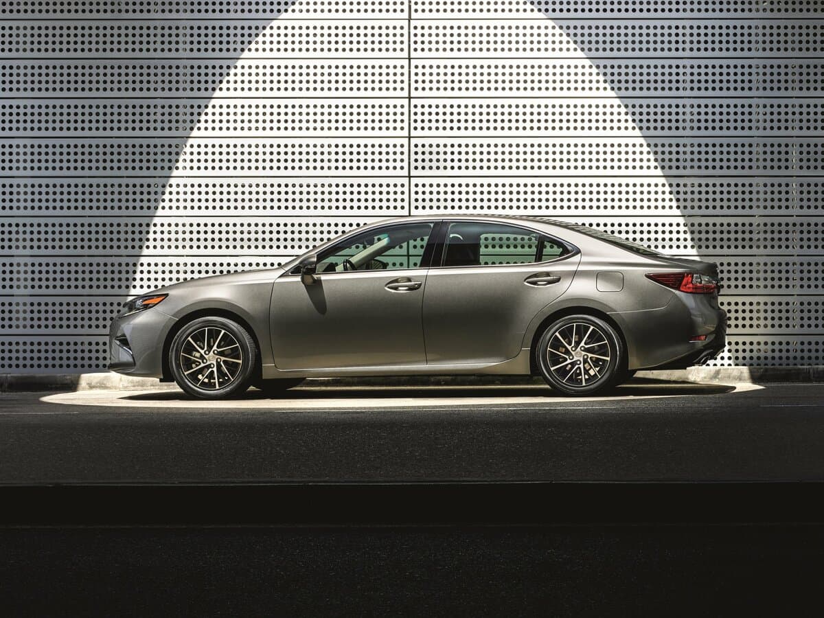 Lexus ES VI Restayling — Yandan