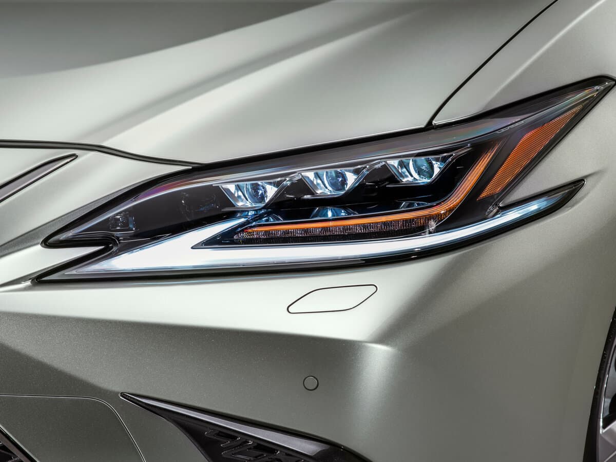 Lexus ES VII — Fara