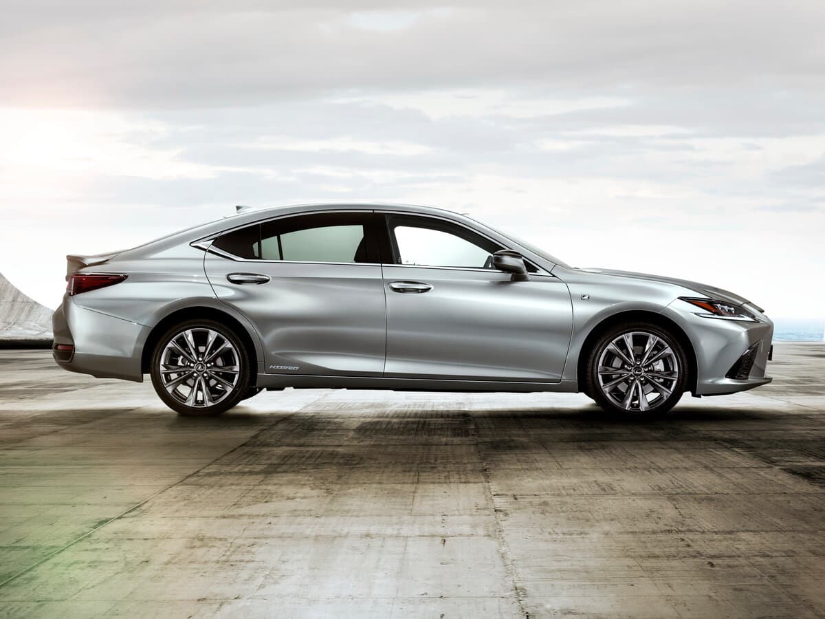 Lexus ES VII — Yandan